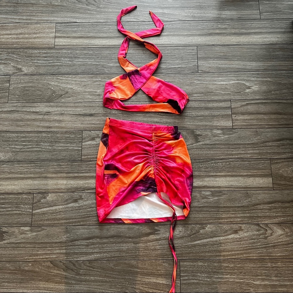 Two piece set - Picture 2 of 2